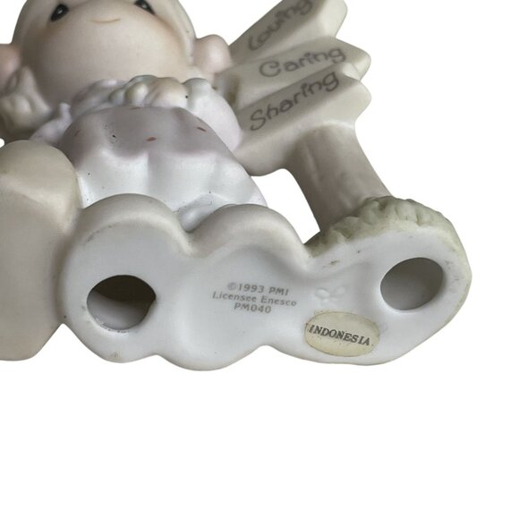 1993 Vintage Precious Moments PM040 Loving Caring Sharing Girl at Crossroad u - Picture 6 of 6